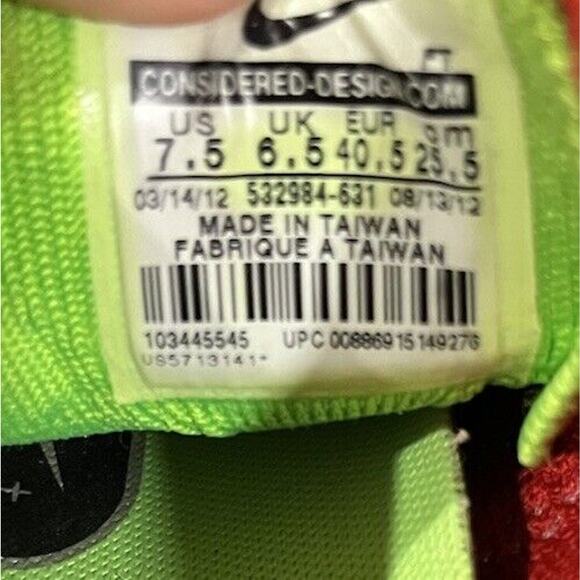 Nike Flyknit Trainer Size 7.5 University Red Electric Green 532984-631 Xmas